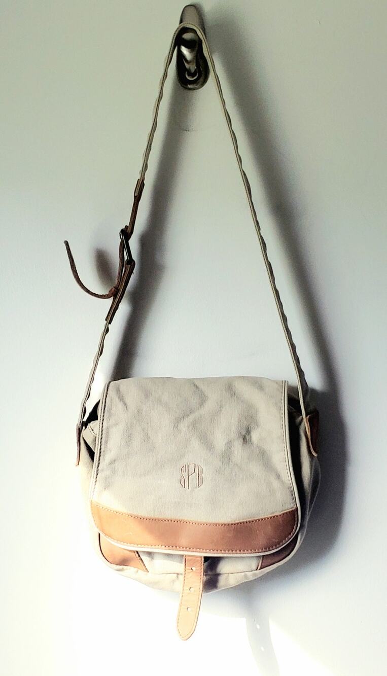 L.L. Bean Unisex Tan Leather Messenger Bag Medium Size Preppy Utility Quality